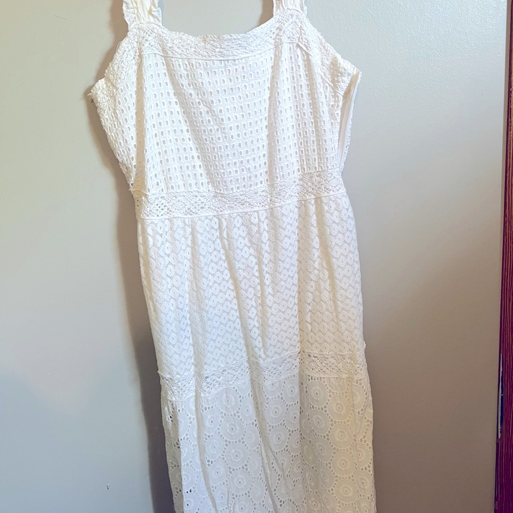 LONG WHITE DRESS